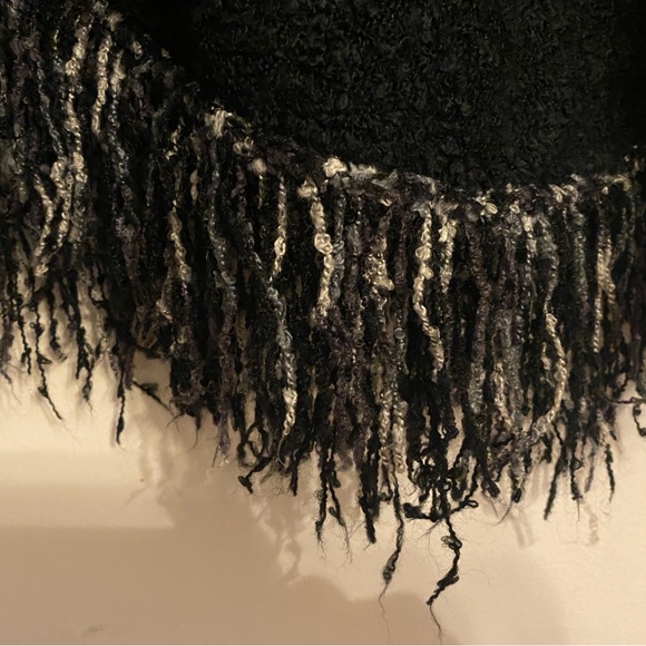 Soft acrylic poncho. Black with black, grey and white fringe. - Picture 4 of 4